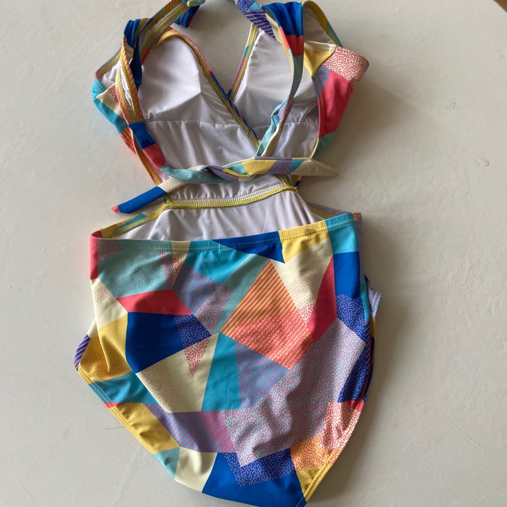 Monokini - Picture 3 of 3